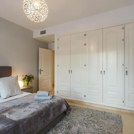 2-bed In Capanes Del Golf * Benahavis
